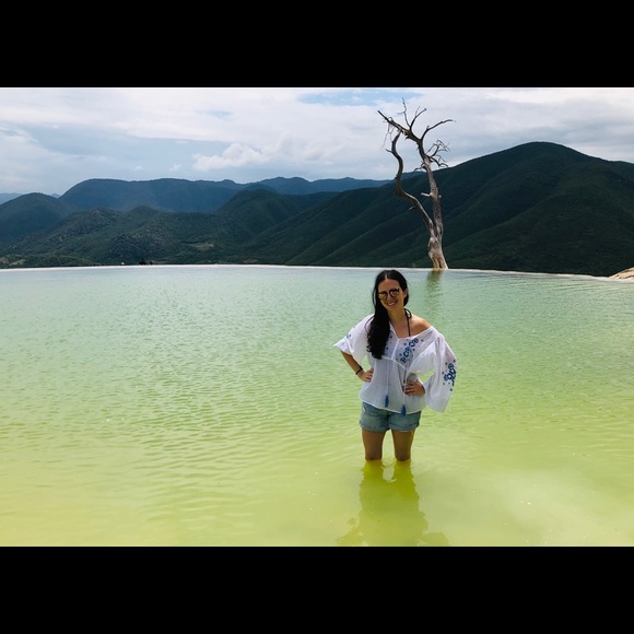 Meet your Posher, Lisa - Picture 3 of 3